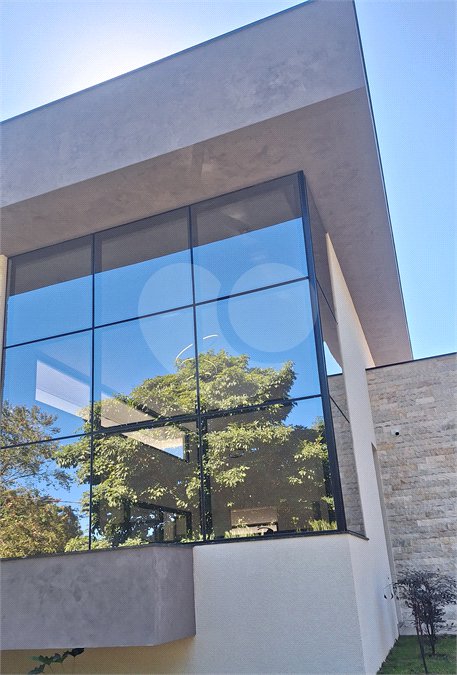 Casa a venda com 04 suítes área gourmet e 6 vagas para autos em condominio fechado Atibaia