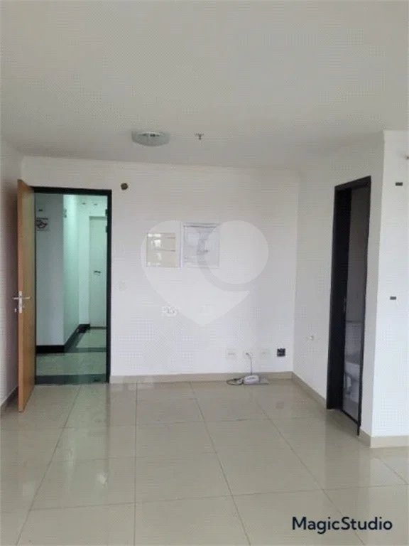 Sala comercial com 35m² , 1 vaga , 1 banheiro , à venda na Penha.