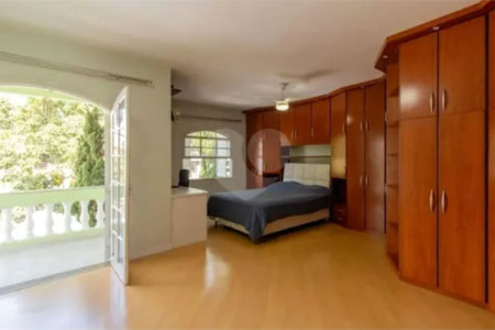 Sobrado à venda no Jardim Bom Clima, com 300 m² com 3 dormitórios piscina e churrasqueira