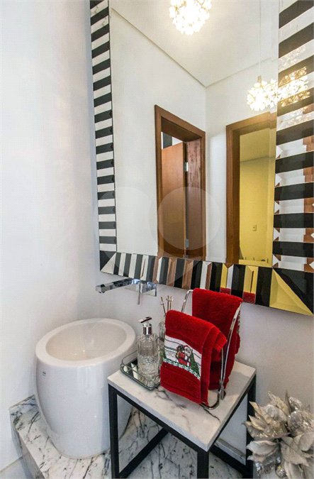 Casa de Alto Padrão à Venda no Residencial Campos do Conde – Santana de Parnaíba/SP