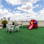 Apartamento de 143m² com 3 dormitórios e 2 vagas de garagem.