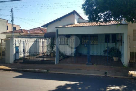 Casa térrea no Centro em Araraquara/SP, com 4 dormitórios