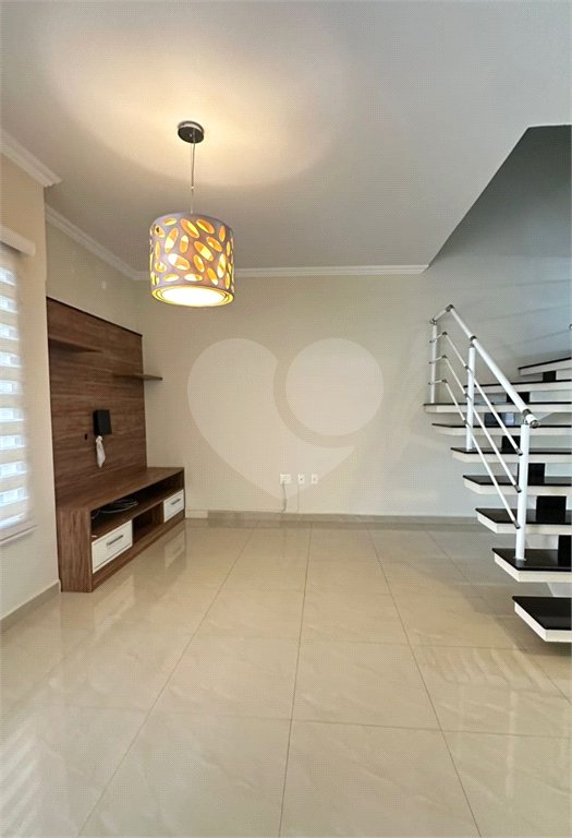 Indaiatuba- Villagio de Itaici- Venda - terreno 150,00 ms - construida 144, 15 ms - 3 dorms, 1 suite, sala, cozinha, wc - R$ 999.900,00 -Área de lazer conta com: Salão de festas - Piscina - Clube - Playground - Academia completamento bancário. Imóvel locado em setembro 2024, venda para investidor,