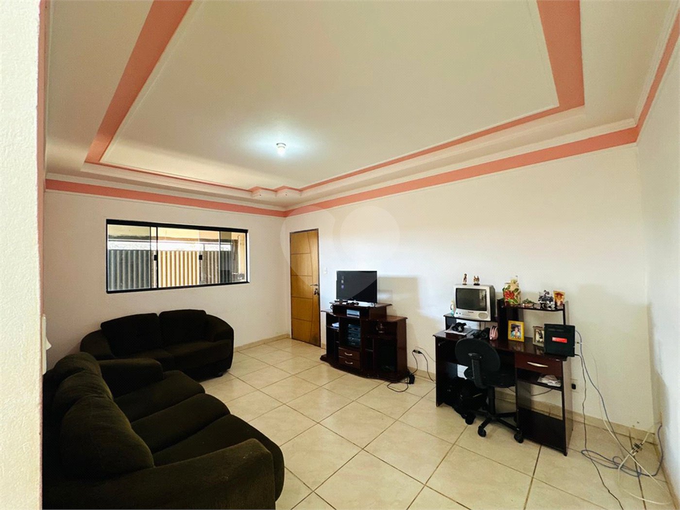 Casa á venda, com 03 Dormitórios, em São Carlos.