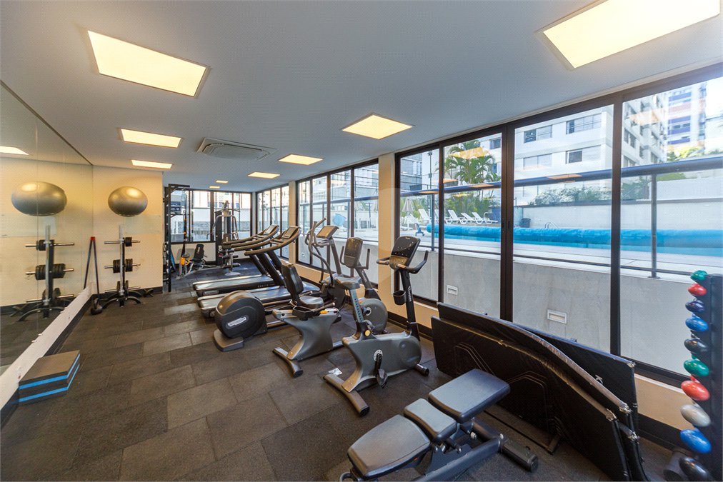 Apartamento de 149,51m2, 3 dormitórios, 1 suíte, toalete social, living 2 ambientes, 2 vagas fixas e lazer completo em Higienópolis.
