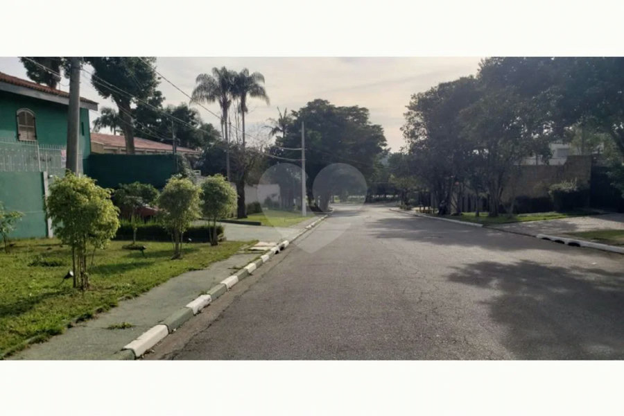 Excelente Casa a venda em Interlagos. Venha conferir.