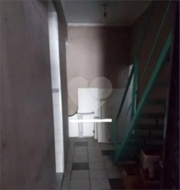 Galpão comercial com 147 m² de área total de terreno e 100 m² de área útil no Cambuci.