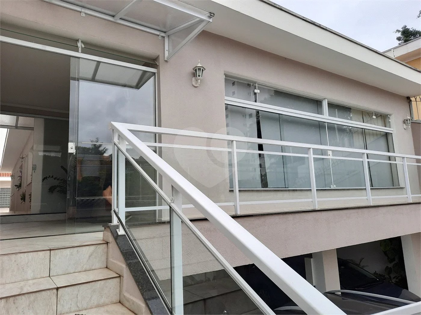 casa térrea na Vila Romana, 07 vagas de garagem, 4 quartos,, sendo 1 suíte amplo quintal.