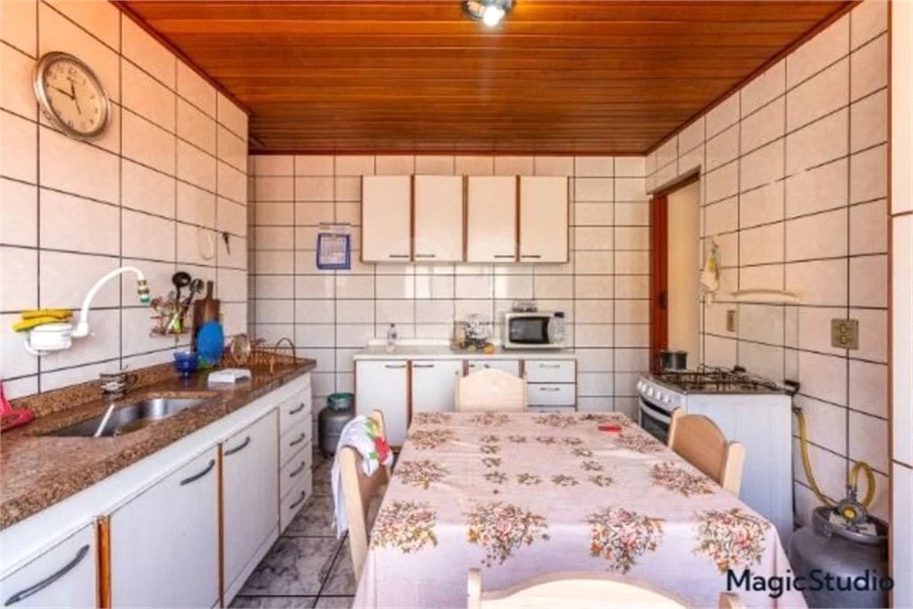 Casa com 175m², 4 dormitórios, sendo 3 suítes, 2 vagas de garagem, à venda na Vila Formosa.