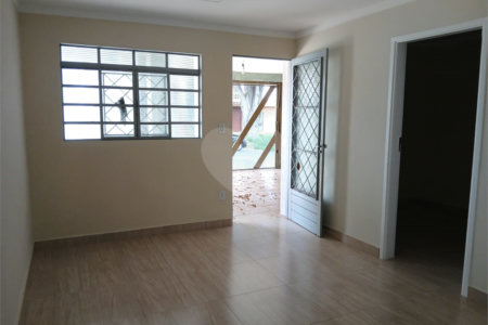 Casa à venda no Jardim Nova São Carlos.