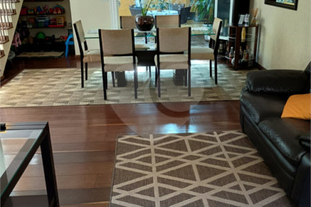 Sobrado com 3 quartos à venda com área gourmet completa e 5 vagas de garagem – Santa Marta - São Carlos/SP