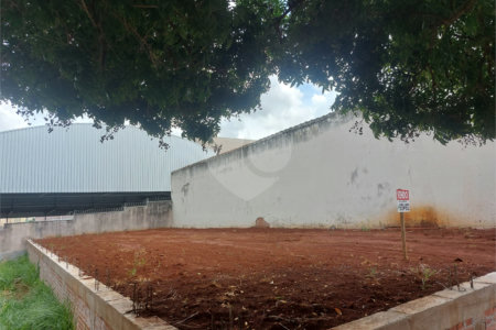 Terreno para venda na Vila Carmem.