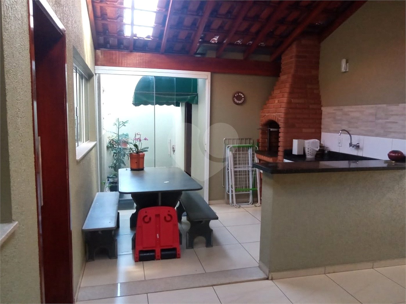 Sobrado com 2 dormitórios.
