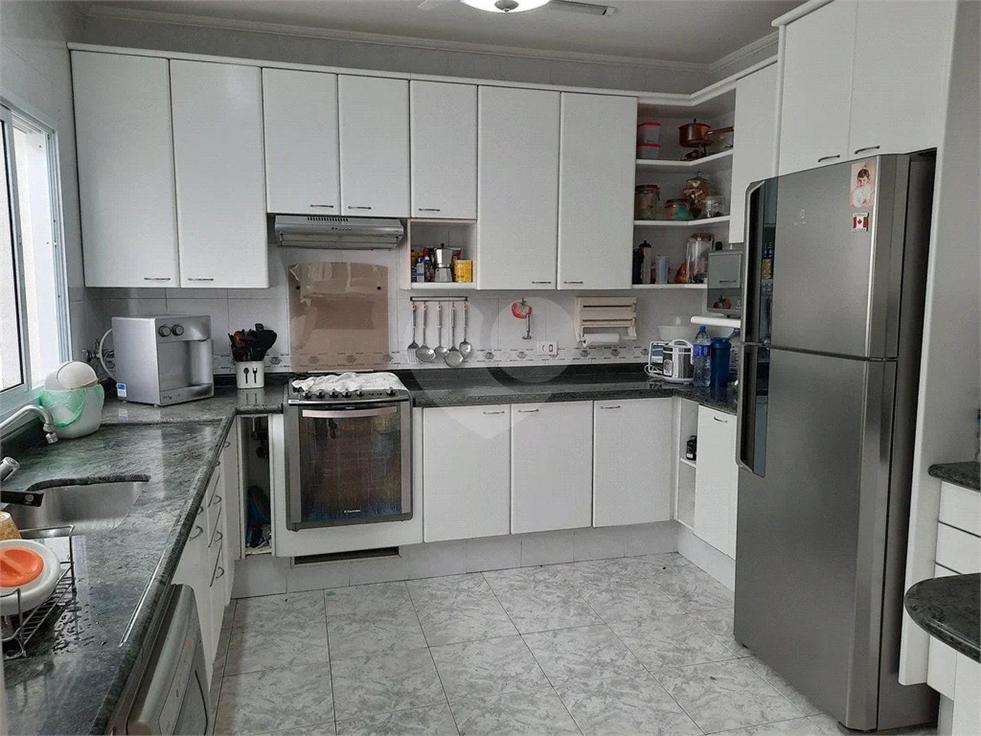 casa térrea na Vila Romana, 07 vagas de garagem, 4 quartos,, sendo 1 suíte amplo quintal.