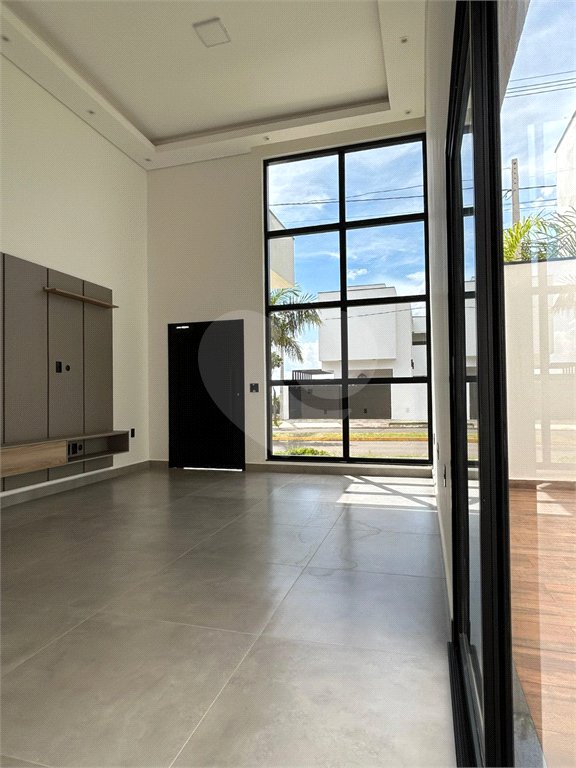 Casa térrea 3 quartos 1 suíte no residencial Terra dos Buritis