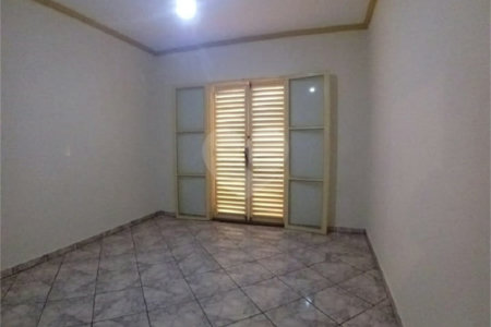 Sobrado à venda com 4 quartos, em Residencial Itamarati