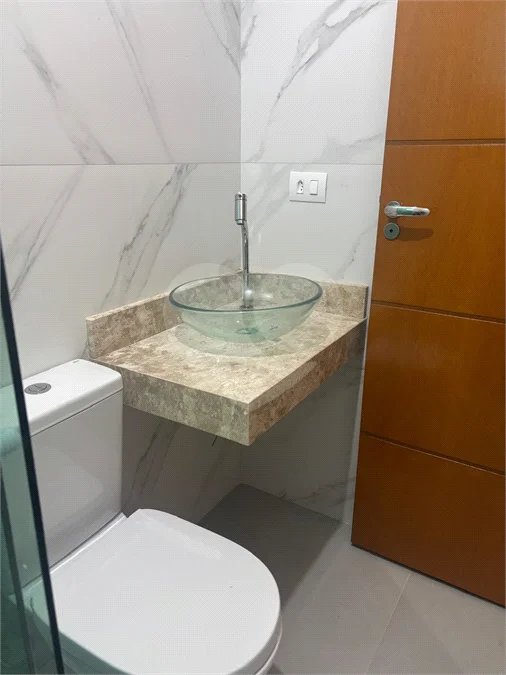 Sobrado à venda ou para alugar com 3 suítes em Horto, São Paulo, SP