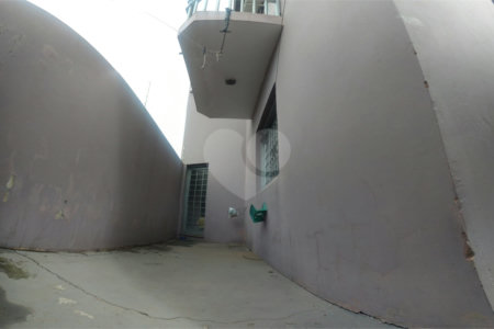 Sobrado com 3 suítes.