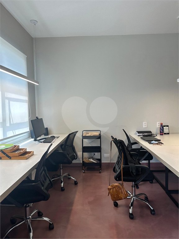 Sala comercial para venda ou locação na Avenida Paulista. 68m2