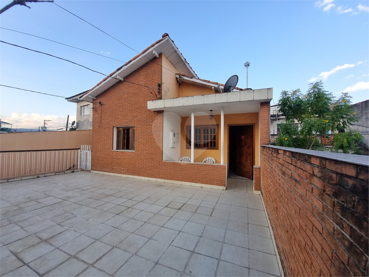 BELA CASA 274 M² C/ 3 QUARTOS 1 SALA 1 COZINHA 3 BANHEIROS 2 VAGAS Para Estacionamento coberta P/ VENDA NA V N Cachoeirinha