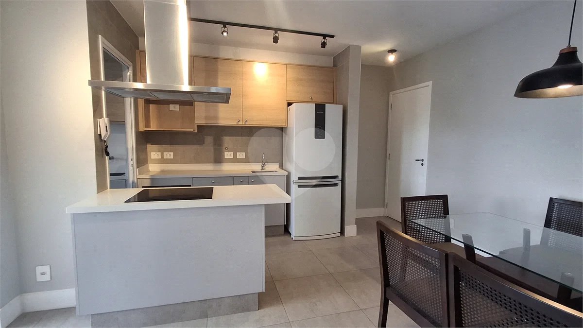 Apartamento com 2 vagas no Campo Belo