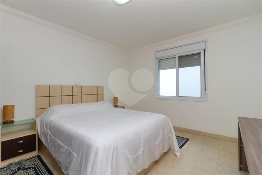 Casa Sobrado à venda com 342 m², 3 dormitórios, sendo 2 suítes, 4 vagas na Vila Mariana - São Paulo.