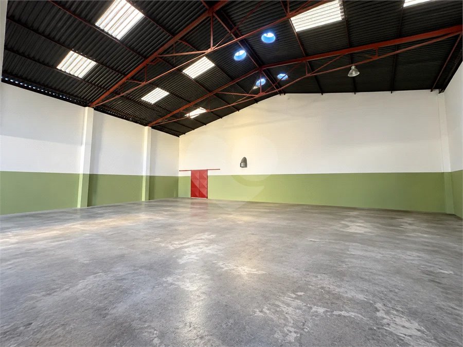 Galpão comercial/industrial com 627 m² no Bairro Planalto, em São Bernardo do Campo, próximo à Via Anchieta, com piso fabril, escritórios e mezanino.