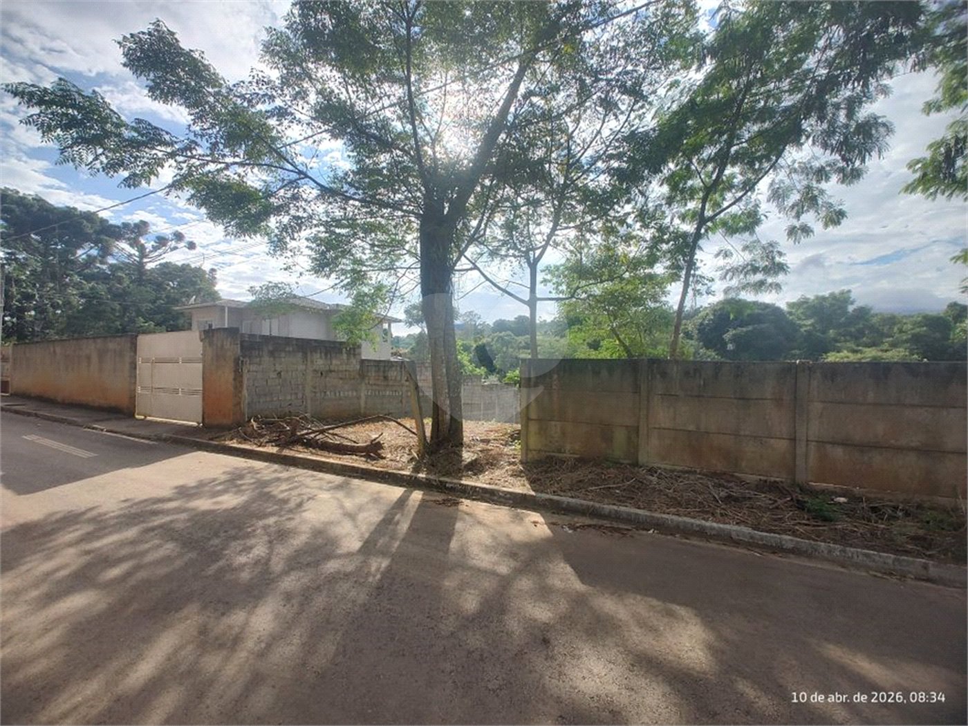 Terreno em Atibaia com 1.196 metros, ótimo para chácara, excelente localização, avalia permuta com casa maior valor