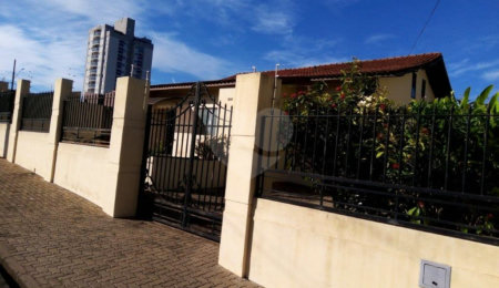 Casa à venda com 8 quartos, sendo 4 suítes,  em Vila Costa do Sol, São Carlos, SP