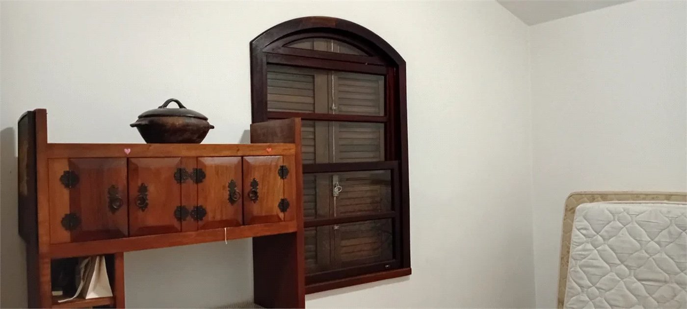 Casa à venda 350m2 com 4 quartos, sendo 2 suítes, em Vila Sônia