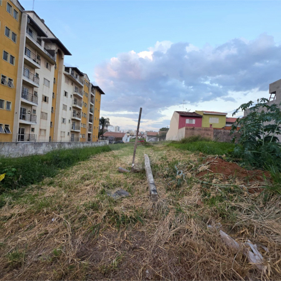 Terreno no Jd. Gibertoni, próximo ao SESC e ao Shopping