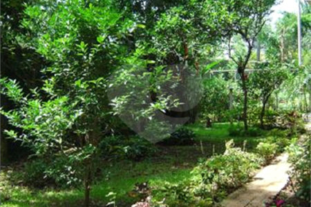 Casa Térrea à venda com 5 quartos, sendo 3 suítes, em Interlagos, São Paulo, SP