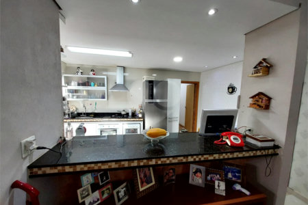 Casa residencial com ponto comercial a venda no Centro