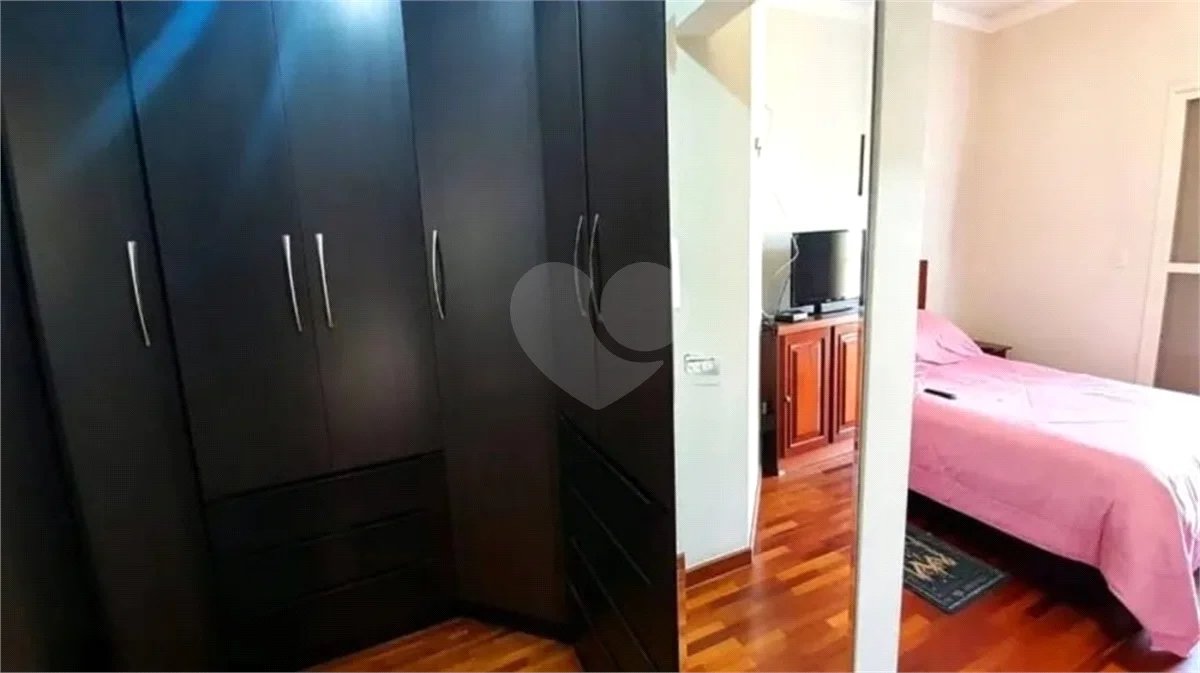 Casa à venda com 3 suítes no condomínio Recanto dos Paturis, Vinhedo - SP