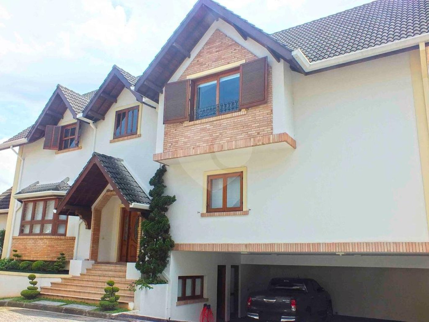 Casa à venda com 5 suítes no condomínio Vilaggio Monte Alegre, São Paulo - SP