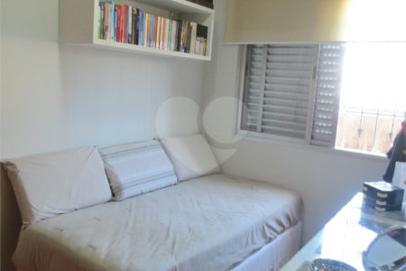 Casa térrea à venda na Saúde c/ 170m2 de construção - 3 Quartos/1 Suíte/4 Vagas na garagem
