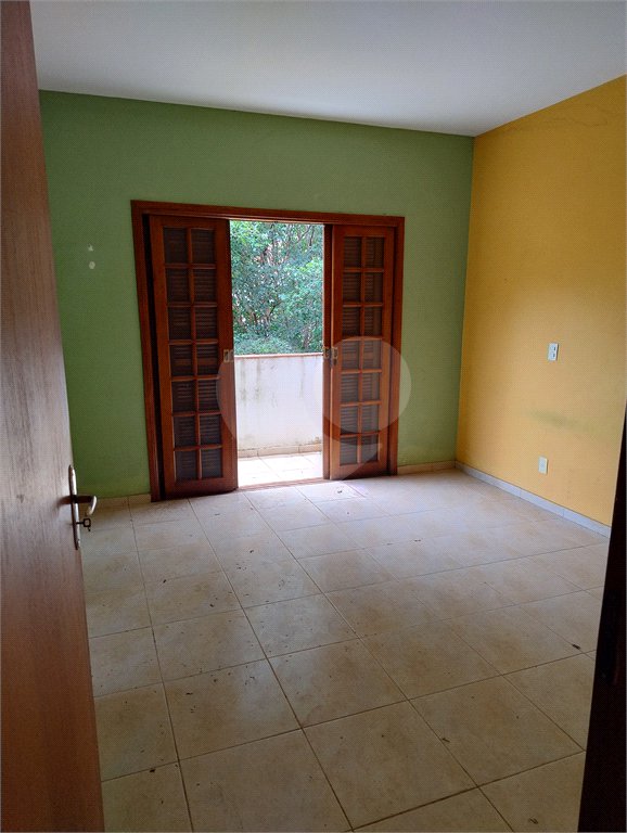 Excelente sobrado para venda no residencial Parati