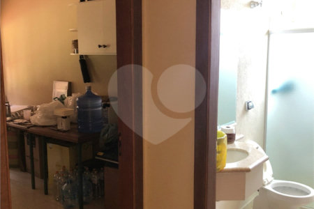 Casa no condomínio Damha I.