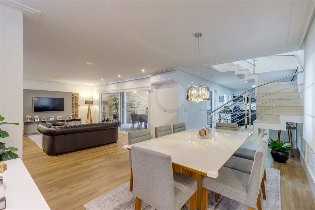 Casa à venda com 4 quartos, sendo 2 suítes, no condomínio Residencial Vila Lagos, São Paulo - SP