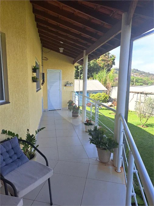 Casa Ampla com 5 Dormitórios, Piscina e Lazer Completo em Terreno de 1.260 m²