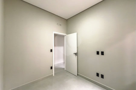 Indaiatuba - Jardim Bom sucesso - Área total: 150m² - Área construída: 115m² - 3 dormitórios sendo 1 suíte com armário planejado;Sala para dois ambientes; Banheiros com box gabinetes e espelhos; Área gourmet com churrasqueira a carvão e móveis planejados; Lavanderia coberta; Ar condicionado na sala
