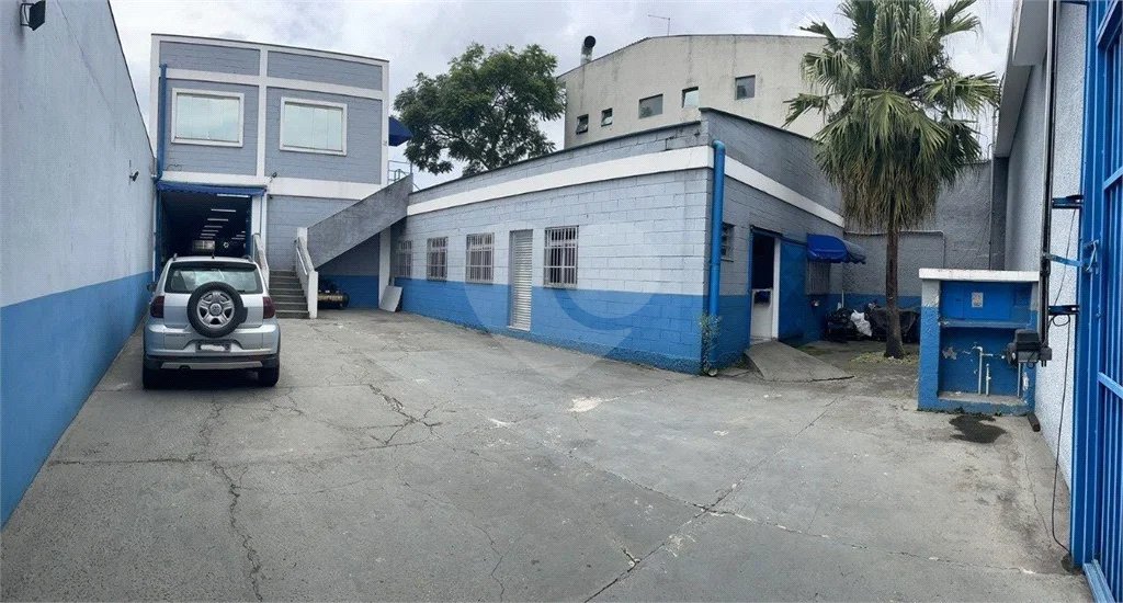 Galpão de 680 M² a 01 km da Rodovia Anchieta.