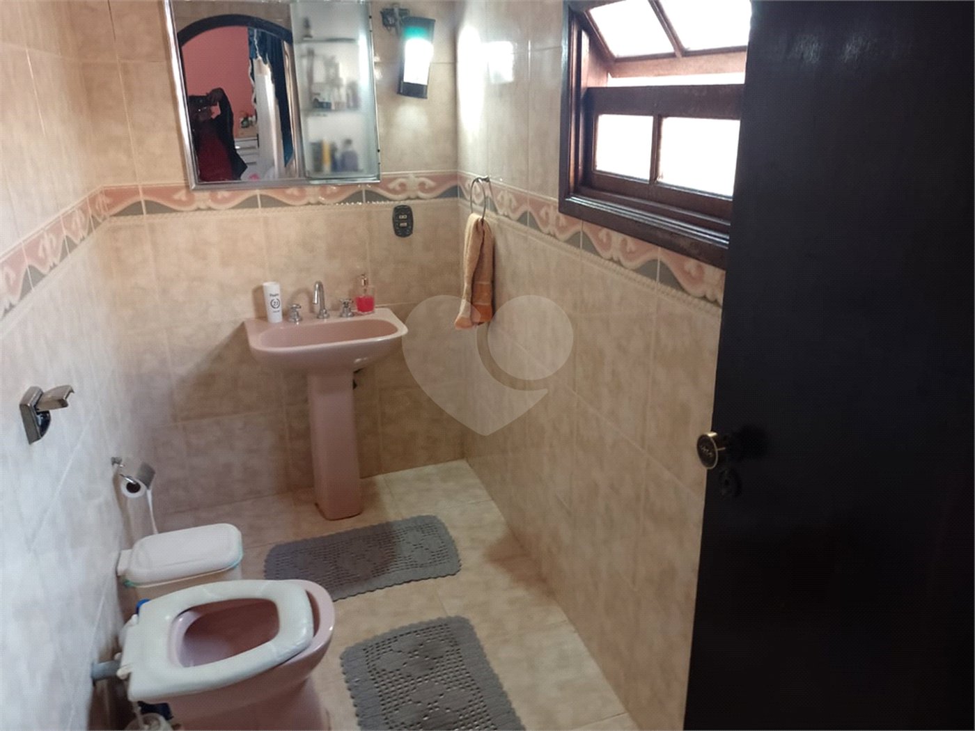 Casa Térrea Assobradada com Varanda Gigante no Jardim Líbano
