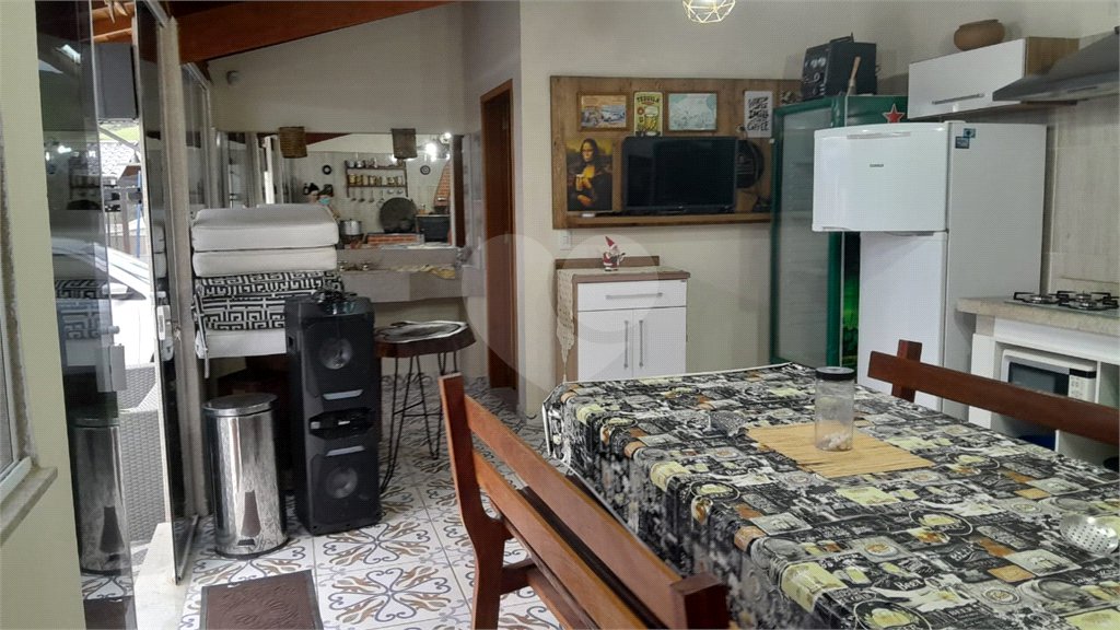 Chácara em Área Rural de Piracaia, com casa principal + 4 kitnets alugadas, excelente localização