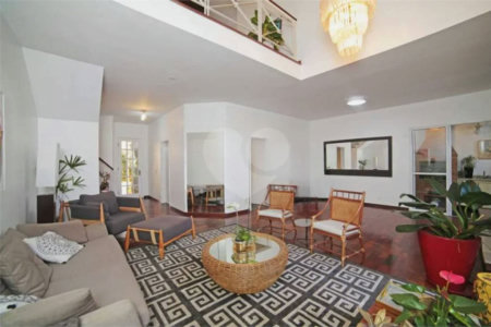 Casa à venda ou para alugar com 5 quartos, sendo 3 suítes, no condomínio Villa Florida, São Paulo - SP