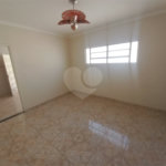 Casa térrea com 2 dormitórios.