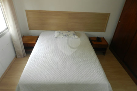 Apartamento mobiliado na Bela Vista de 36m² com 1 vaga de garagem.
