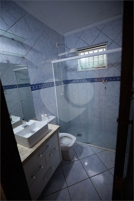 Casa com 4 Dormitórios e área de lazer com piscina