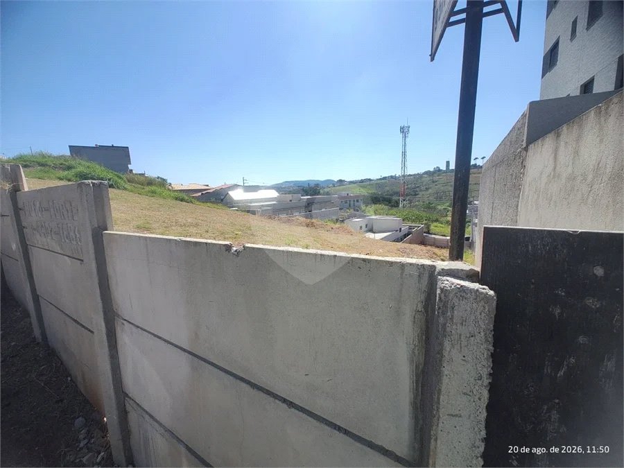 Terreno em Atibaia com 197 metros, pronto para construir, ao lado de supermercado e diversos comércios