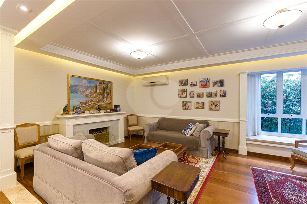 Casa à venda com 4 quartos, sendo 2 suítes,  em Alto da Boa Vista, São Paulo, SP